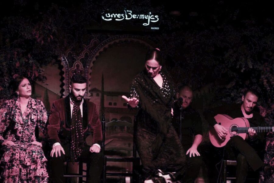 Madrid: Royal Palace Tour, Flamenco Show, & Tapas with Drink - Choosing your tapas and drink
