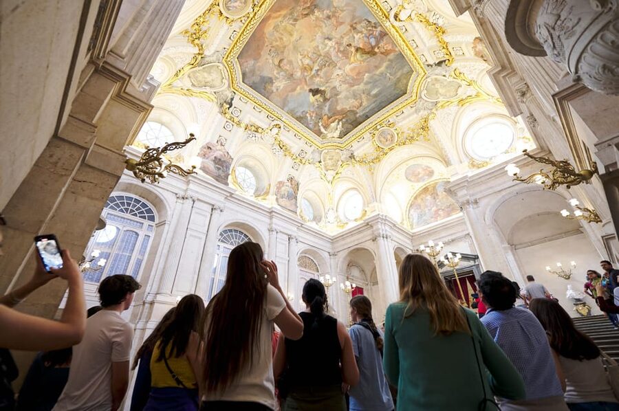 Madrid: Royal Palace Tour, Flamenco Show, & Tapas with Drink - Final call: a convenient two-part introduction to Madrid