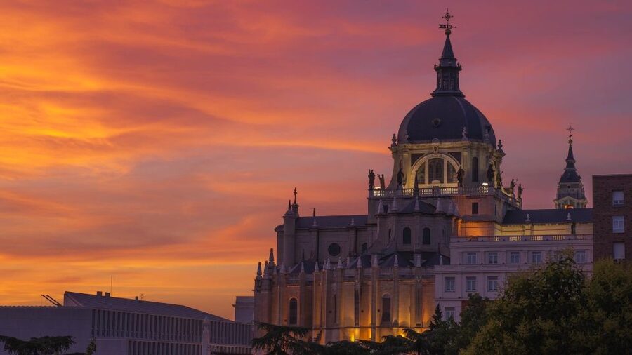 Madrid: Sunset Walking Tour with Optional Flamenco Show - Who should book this Madrid sunset walk