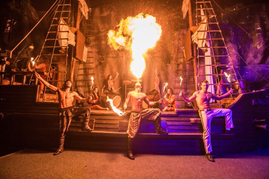 Magaluf: Pirates Adventure Dinner Show Ticket - Getting to Magaluf and planning the evening