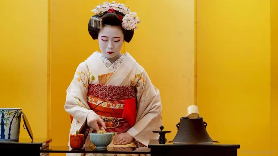 Maiko Dance and Tea Ceremony on a Noh Stage in Kyoto - Key points at a glance