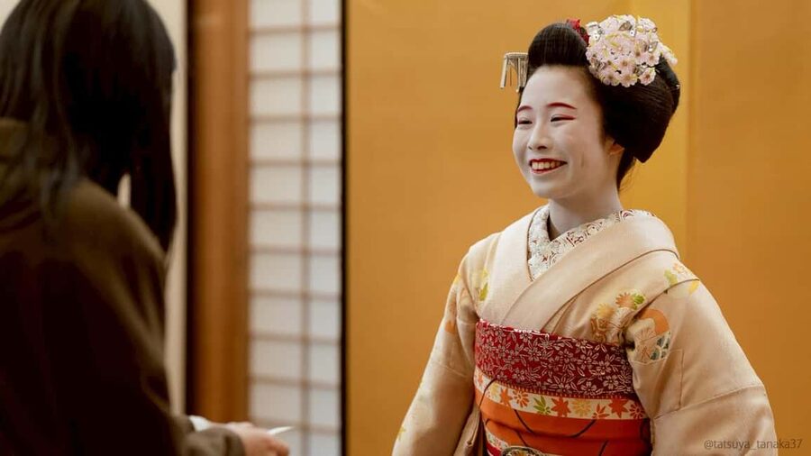 Maiko Dance and Tea Ceremony on a Noh Stage in Kyoto - Time for photos and conversation