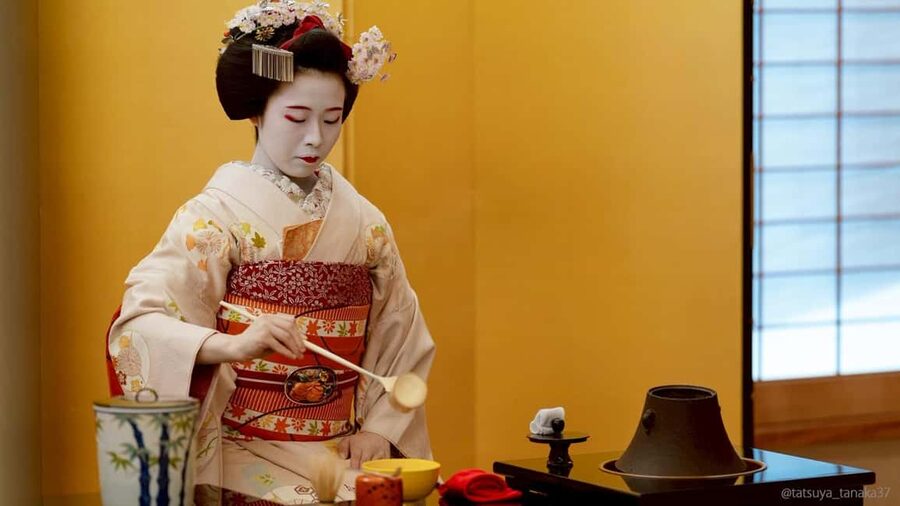 Maiko Dance and Tea Ceremony on a Noh Stage in Kyoto - Booking and timing advice