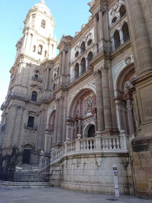 Malaga: old town walking tour & flamenco show - Local stories make the walk more useful