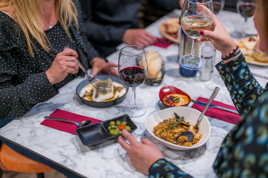 Malaga: Show and Food at Alegría Flamenco and Restaurant - Dining with Cathedral and Pompidou Centre views