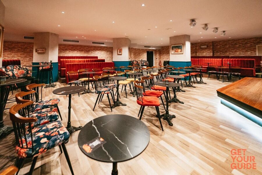 Malaga: Show and Food at Alegría Flamenco and Restaurant - Moving from the restaurant to the theater