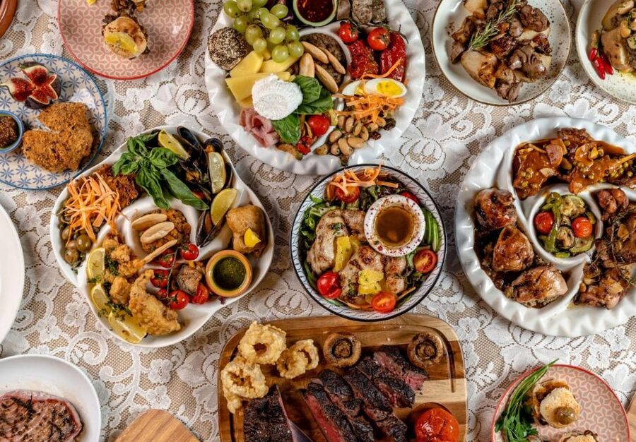 Malta: Folklore Dinner Show at a Traditional Restaurant - Four main courses, four very different choices