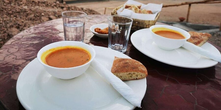 Marrakech: Agafay Desert Dinner, Live Music & Fire Show - Practical details that affect the evening