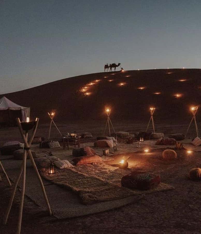 Marrakech: Agafay Desert Sunnet dinner with show - Mint tea, Moroccan dinner, and vegetarian limits