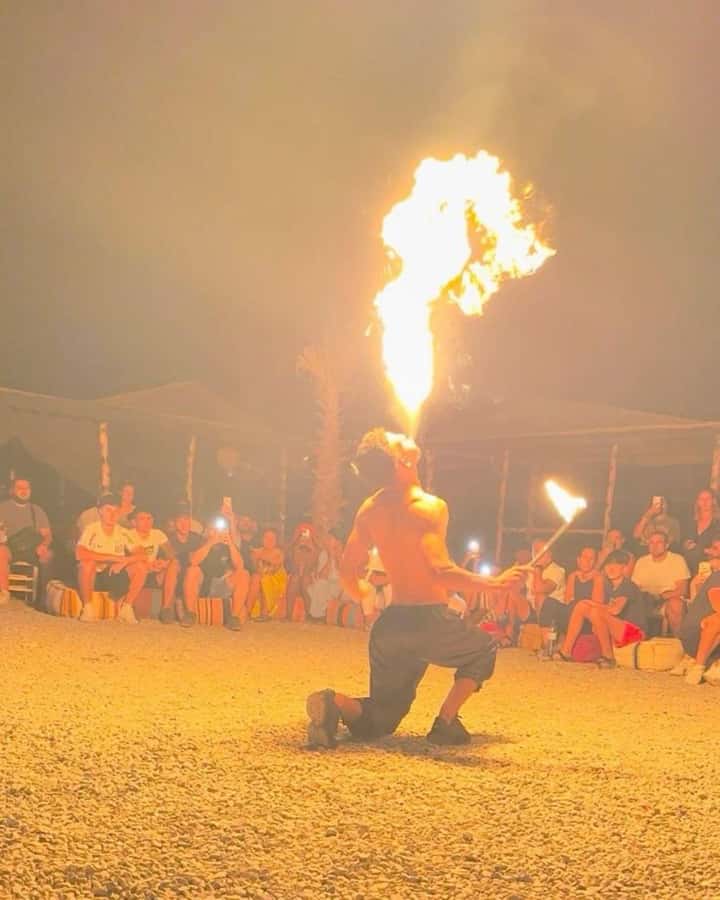 Marrakech: Agafay Desert Sunnet dinner with show - The final desert visit and ride back