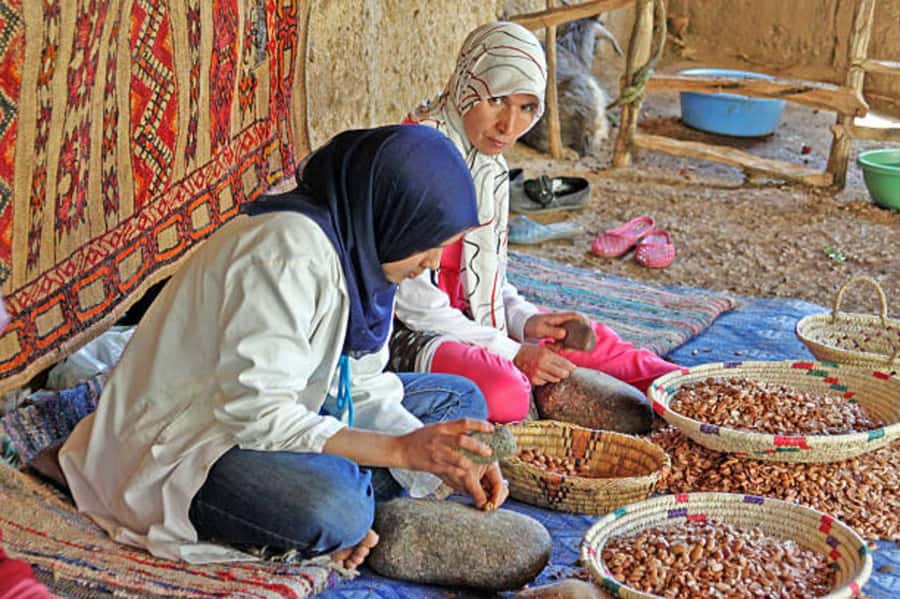 Marrakech: Agafay Ds Sunset with Dinner, Show & Tuareg Music - Dinner with Berber and Arabian flavors