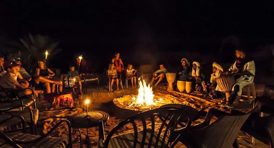 Marrakech: Agafay Ds Sunset with Dinner, Show & Tuareg Music - Berber and Tuareg music after dark
