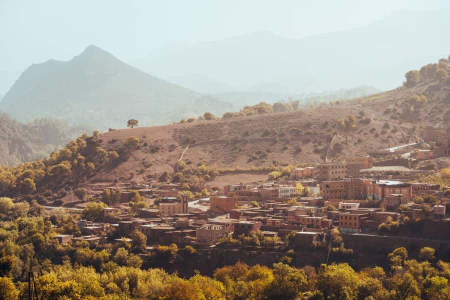 Marrakech: Ait Benhaddou, Ouarzazate, Guided Day Trip - Walking into Ait Benhaddou