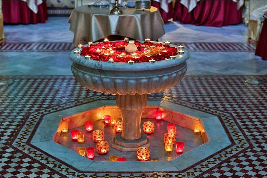 Marrakech: Dinner Show at Dar Essalam Restaurant - Arriving in the Marrakech medina