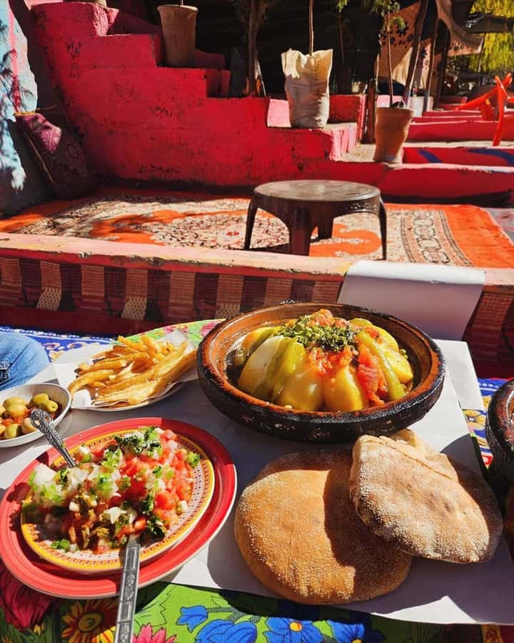 Marrakech: Ourika Valley & Agafay Desert Dinner Show - The morning ride and the roadside souk