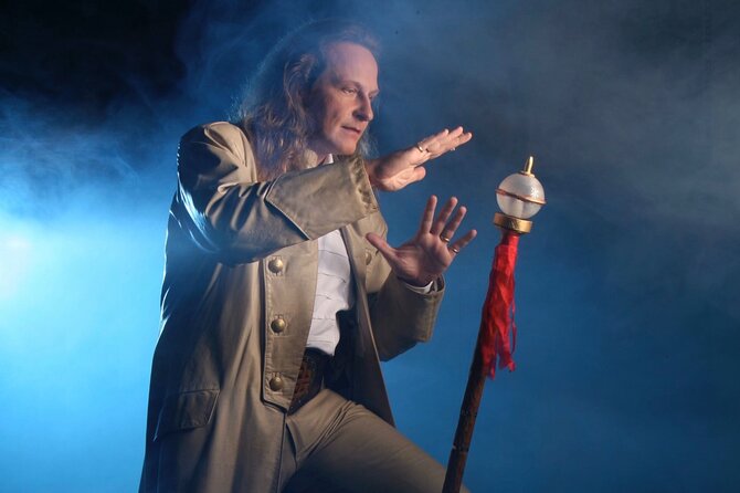 Masters of Magic Show at Las Vegas Magic Theater - One magician or several performers