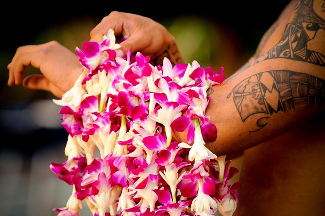 Maui Nui Luau at the Sheraton Maui Resort & Spa - Arrival, lei greeting, and the first hour