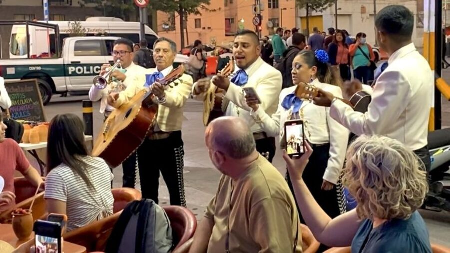 Mexico City: Lucha Libre Show, Walking Tour & Tequila - Cantinas, taquerías, and the taste of the evening