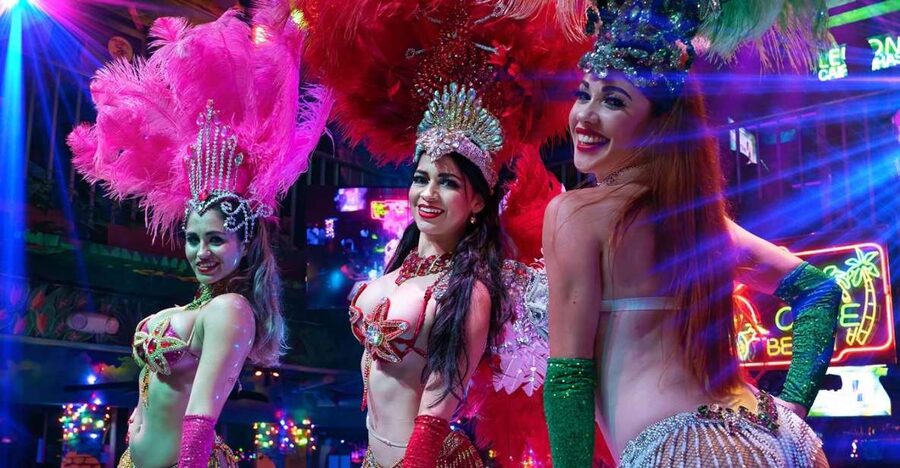 Miami: Mango's Tropical Cafe Dinner & Show - What happens during the three-hour evening