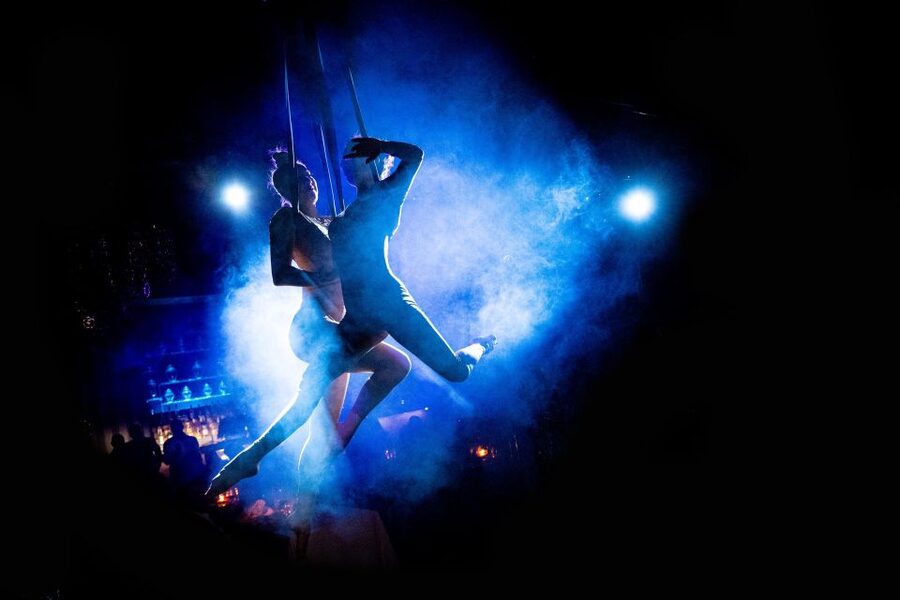 Milan: Maison Milano Dinner and Show - Dinner, stage lights, and fire in one evening