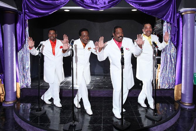 Motown Downtown Tribute Show in Branson - The small room is part of the experience