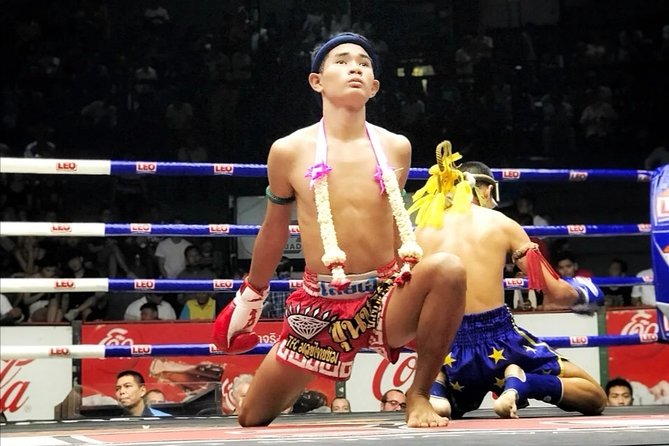 Muay Thai Boxing Show with Ringside Seats at Rajadamnern Stadium - Food, drinks, and comfort during the show