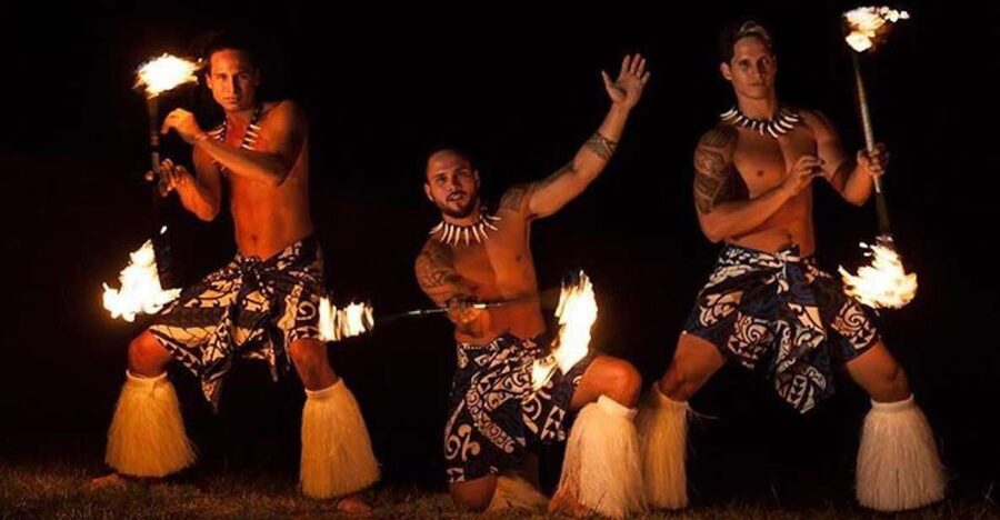 Myrtle Beach: Luau with Polynesian Dinner and Live Show - Entering St. Johns Inn for an Island-Themed Evening