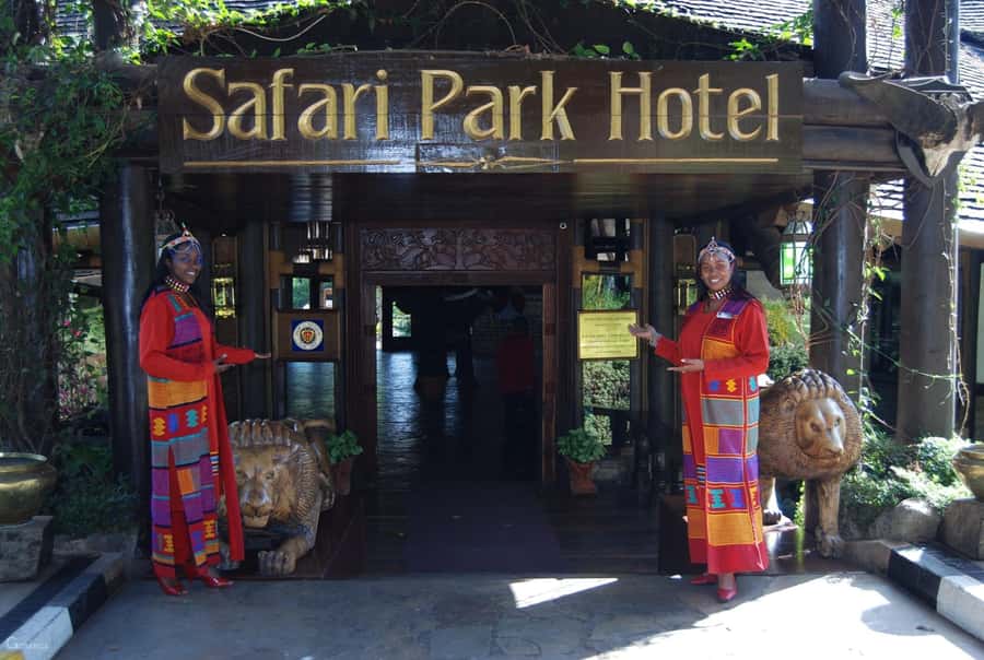 Nairobi: Cabaret Show with Dinner at Safari Park Hotel - A Kenyan dinner with a cabaret finish
