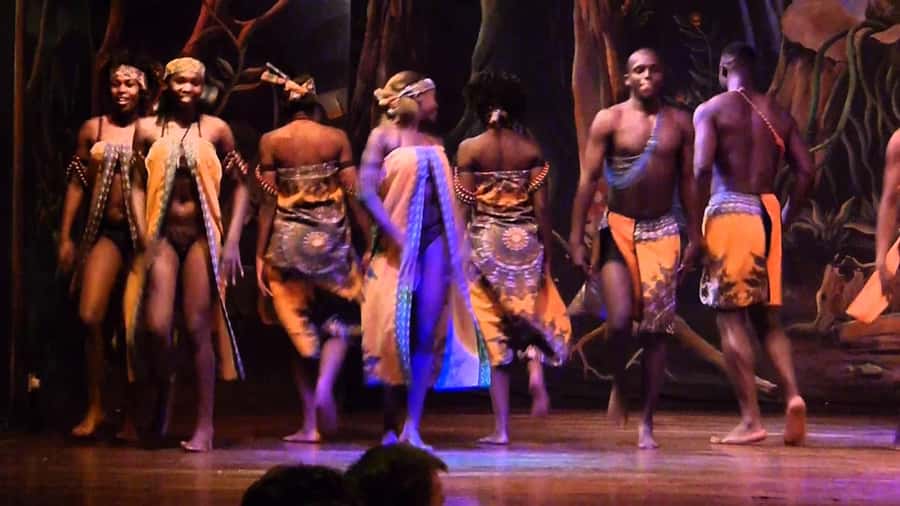 Nairobi: Cabaret Show with Dinner at Safari Park Hotel - What the 6 p.m. pickup means for your evening