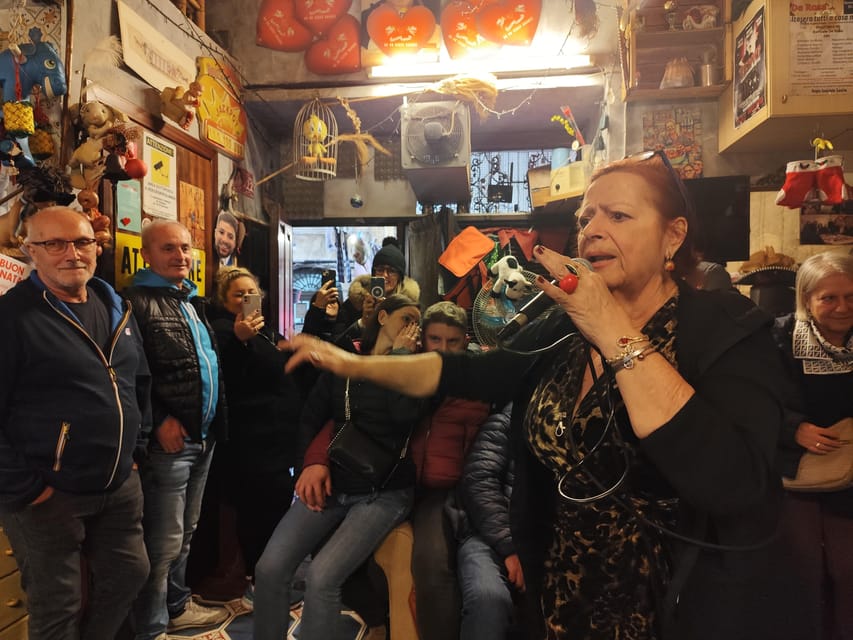 Naples: Authentic Family Home Lunch with Music Show & Spanish Quarters Tour - Starting under Toledo Metro station