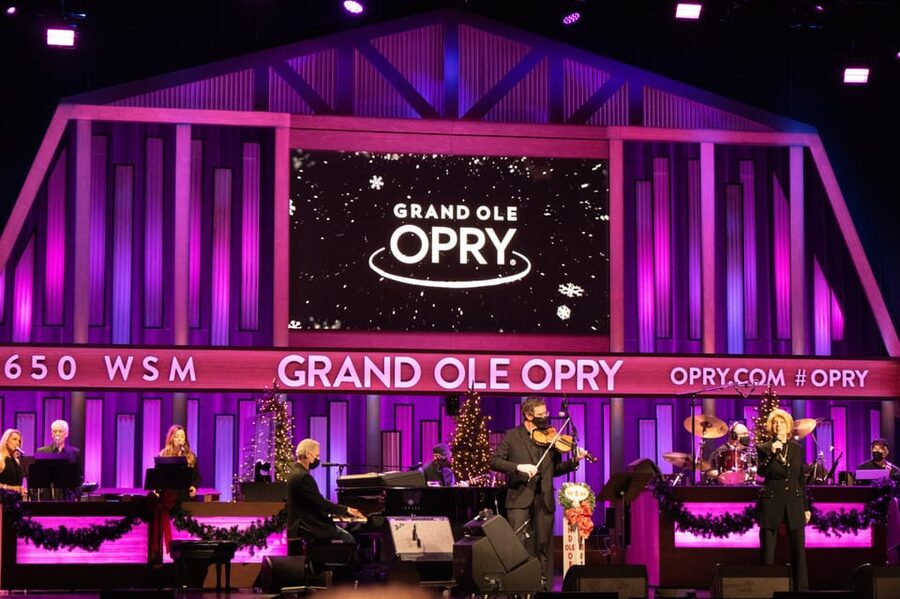 Nashville: Country Christmas Music Show at the Opry House - What is included, and what is not