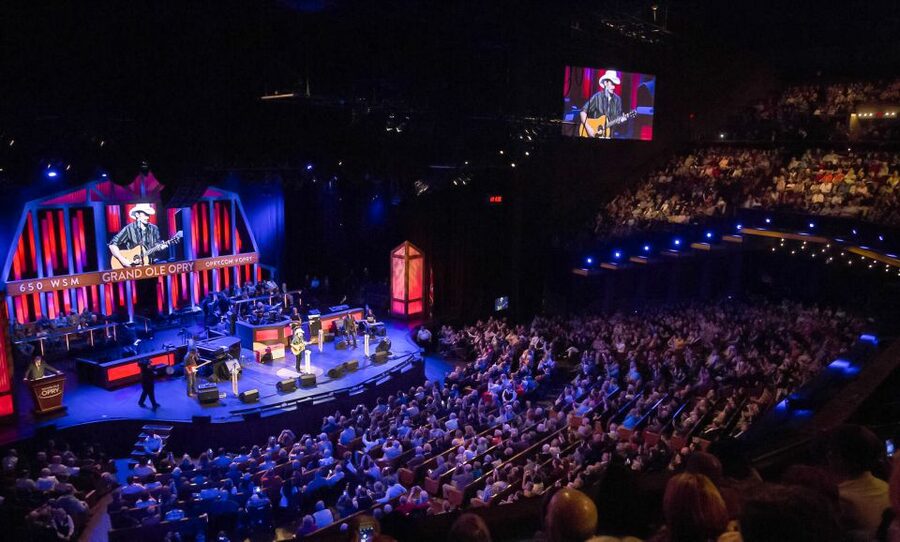 Nashville: Grand Ole Opry Show Ticket - The regular show: two hours of changing acts