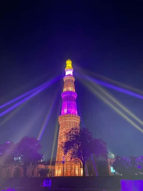 New Delhi: Qutub Minar Light & Sound Show Tour - Walking through the Qutub Minar complex