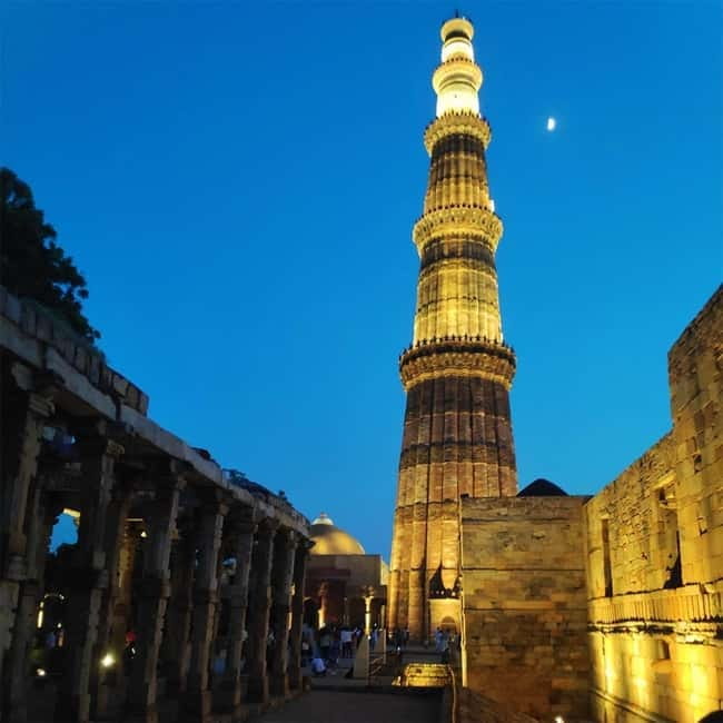 New Delhi: Qutub Minar Light & Sound Show Tour - Pickup in Delhi and the private car