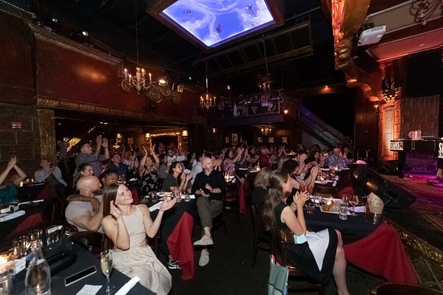 New York City: Dueling Pianos Show - Two pianos, one room-wide playlist