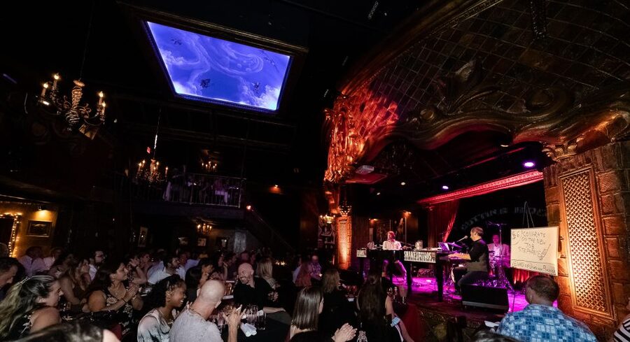 New York City: Dueling Pianos Show - The Cutting Room gives the night a proper home