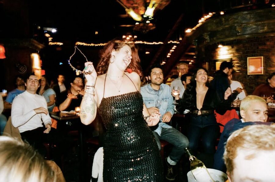 New York City: Dueling Pianos Show - Should you book the Dueling Pianos Show?