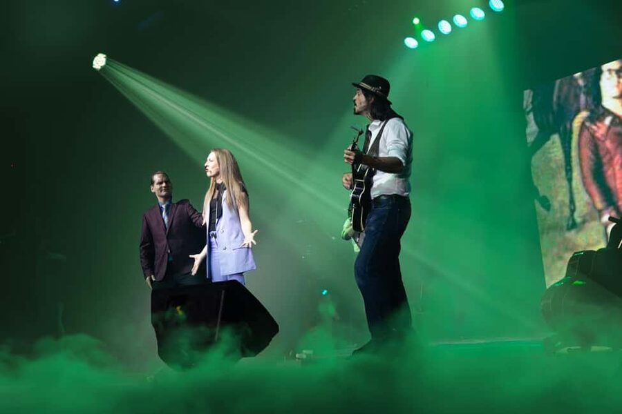 Niagara Falls, Canada: Canadiana - The Musical Ticket - How the 90-Minute Show Unfolds