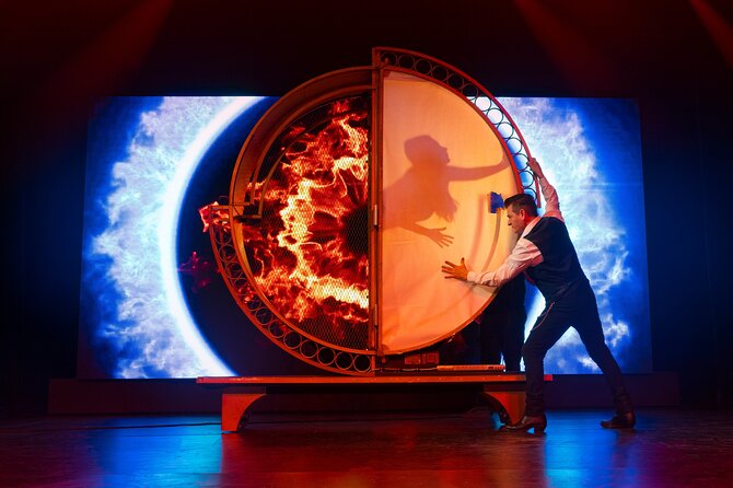 Niagara Falls, Canada: Wild Magic Show Ticket - Dinner at 6:00 PM or show-only at 7:00 PM