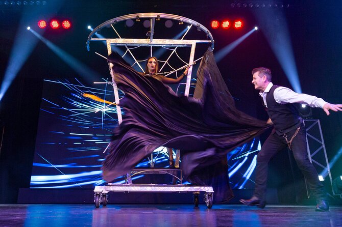 Niagara Falls, Canada: Wild Magic Show Ticket - The staff, atmosphere, and after-show moment