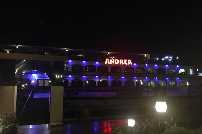 night-tour Nile dinner cruise with open buffet and belly dancer - Who will enjoy this evening most?