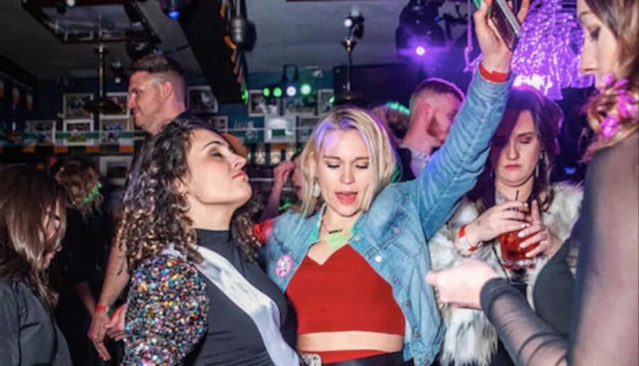 NYC Bar Tour: Gangsters, Heroes + Bright Lights of Broadway - Scavenger hunts, questions, and prizes