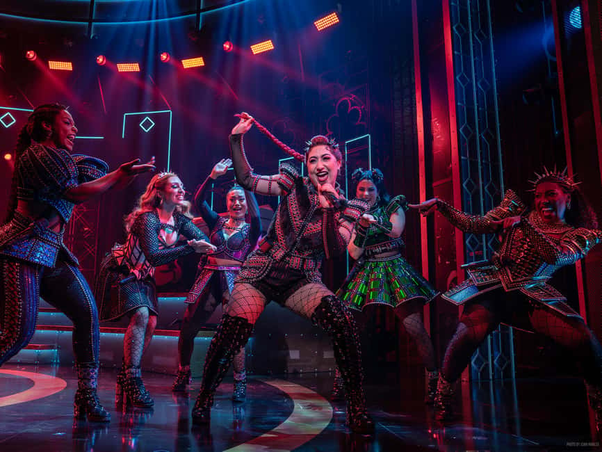 NYC: SIX the Musical on Broadway - Pop music, Tudor history, and the Ladies in Waiting