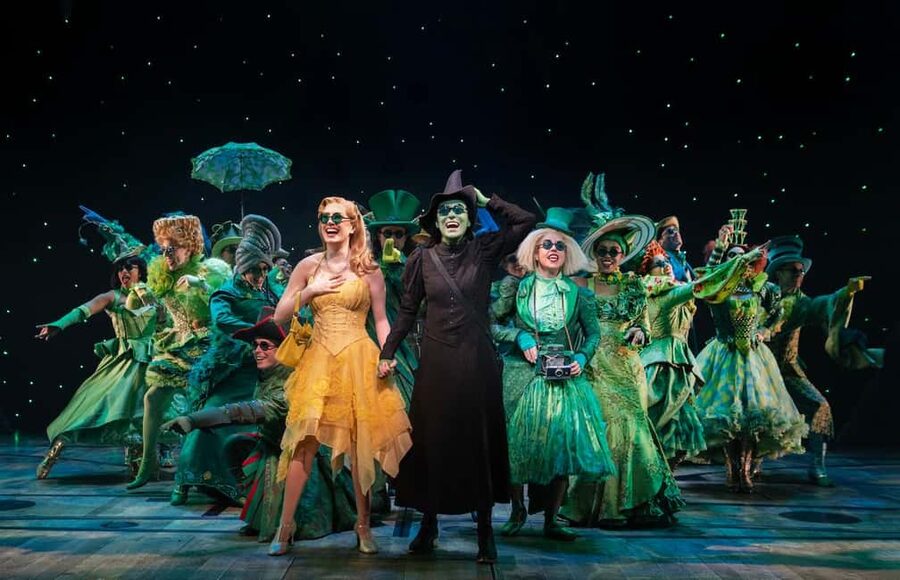 NYC: Wicked The Musical on Broadway - Elphaba and Glinda carry the show