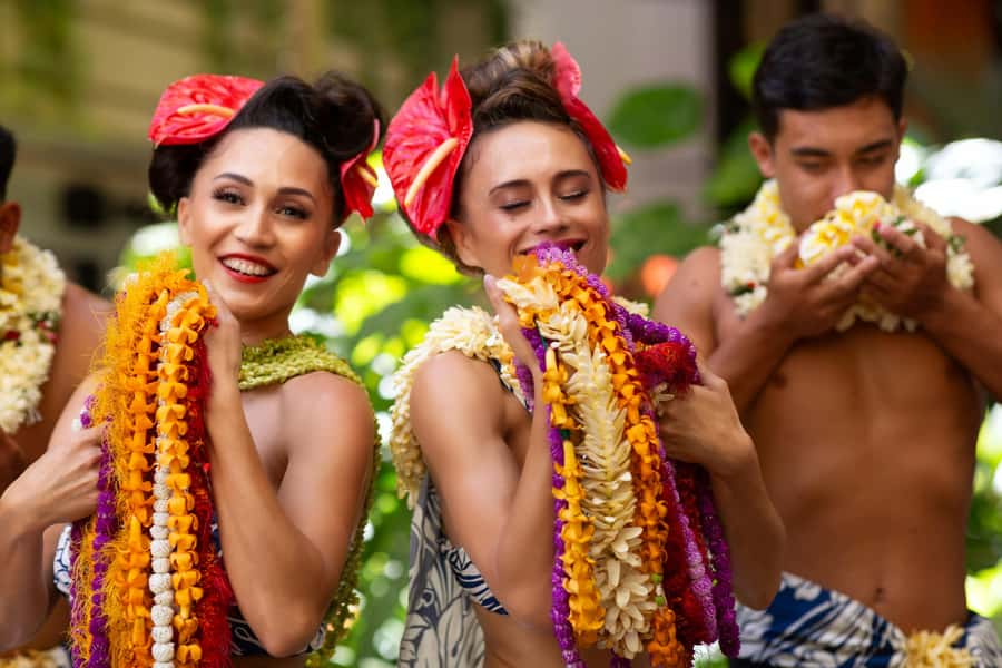 Oʻahu: Nā Lei Aloha Lūʻau & Dinner or Cocktail Show Option - Key points at a glance