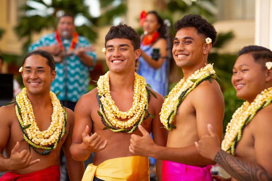 Oʻahu: Nā Lei Aloha Lūʻau & Dinner or Cocktail Show Option - A Waikīkī lūʻau with a clear cultural focus