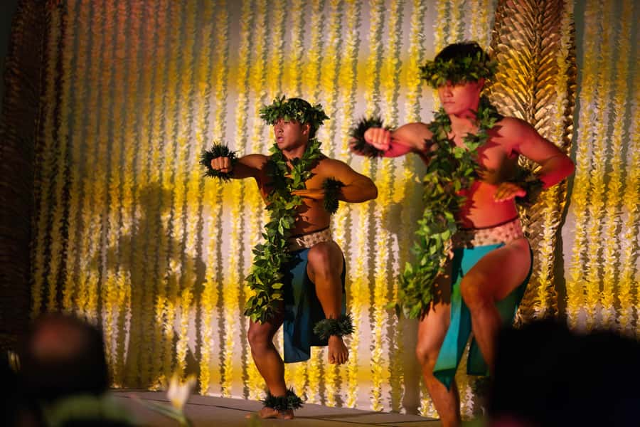 Oʻahu: Nā Lei Aloha Lūʻau & Dinner or Cocktail Show Option - The cocktail-only option keeps the evening shorter