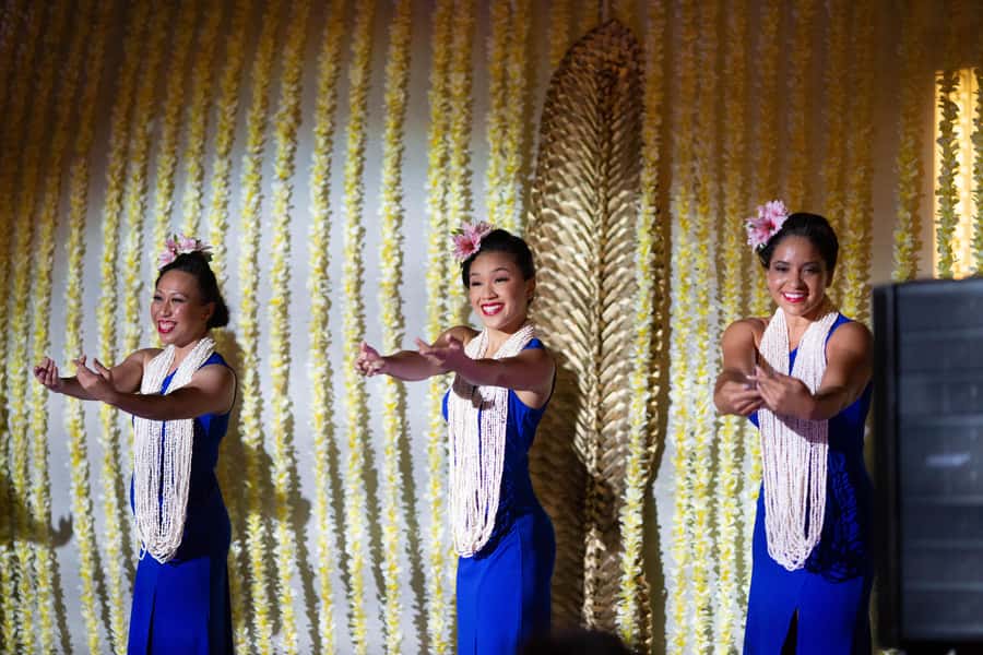 Oʻahu: Nā Lei Aloha Lūʻau & Dinner or Cocktail Show Option - Arriving at the Hyatt Regency Waikīkī