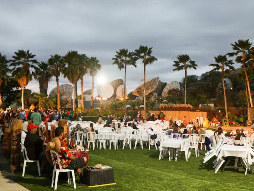 Oahu: Chief's Luau Dinner Show - The fire knife finale