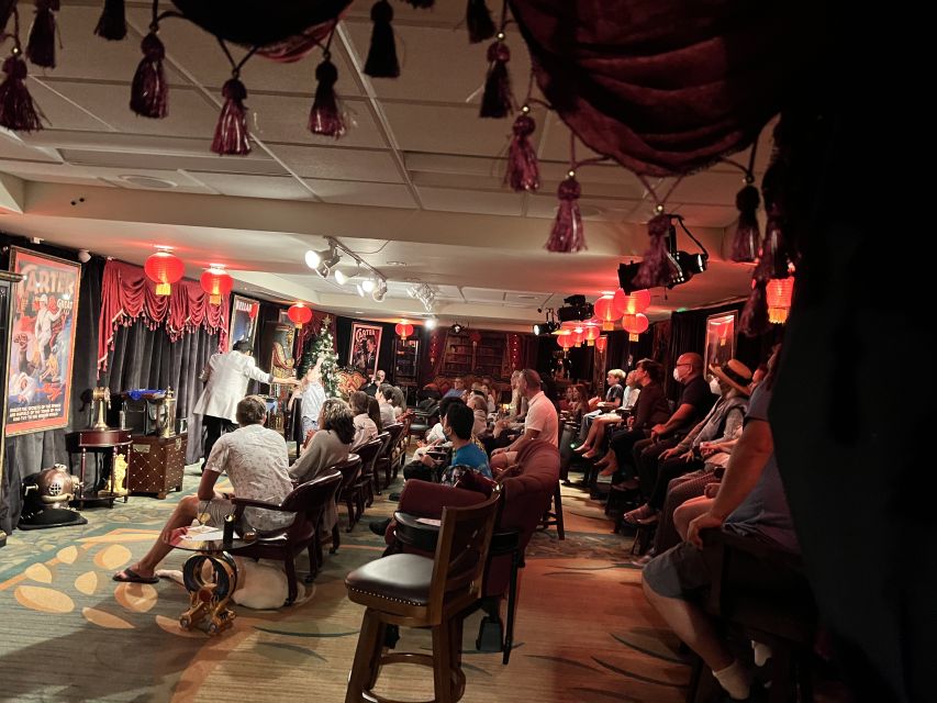 Oahu: Hilton Waikiki Beach Hotel Magical Mystery Show - A Victorian parlor in the middle of Waikiki